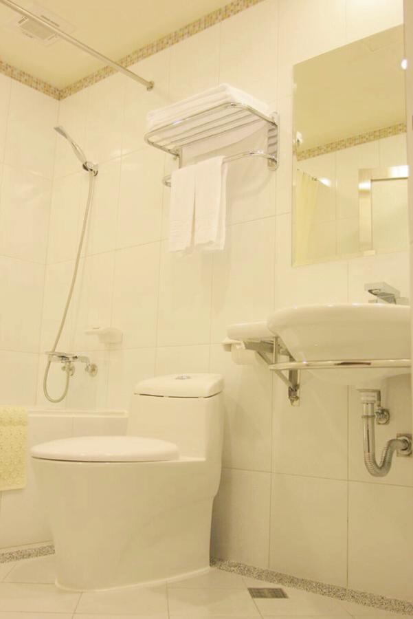 Junli Hotel Banciao Exterior photo